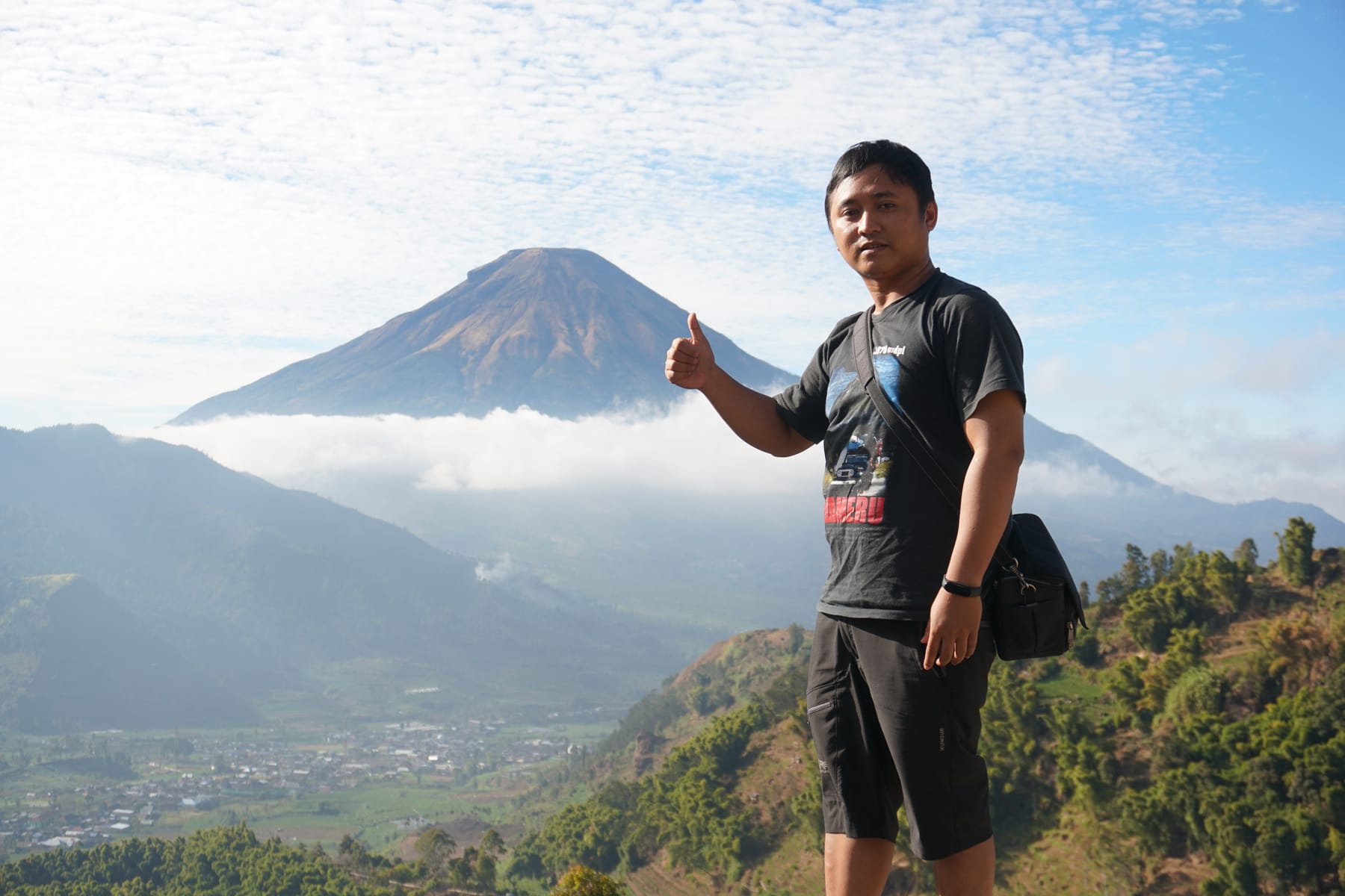 Gunung di Kejauhan