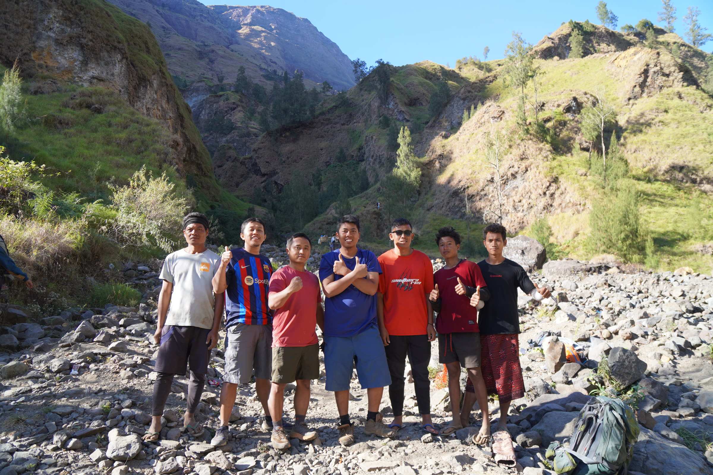 Tim Impeesa X-tream Adventure Team di jalur pendakian Rinjani